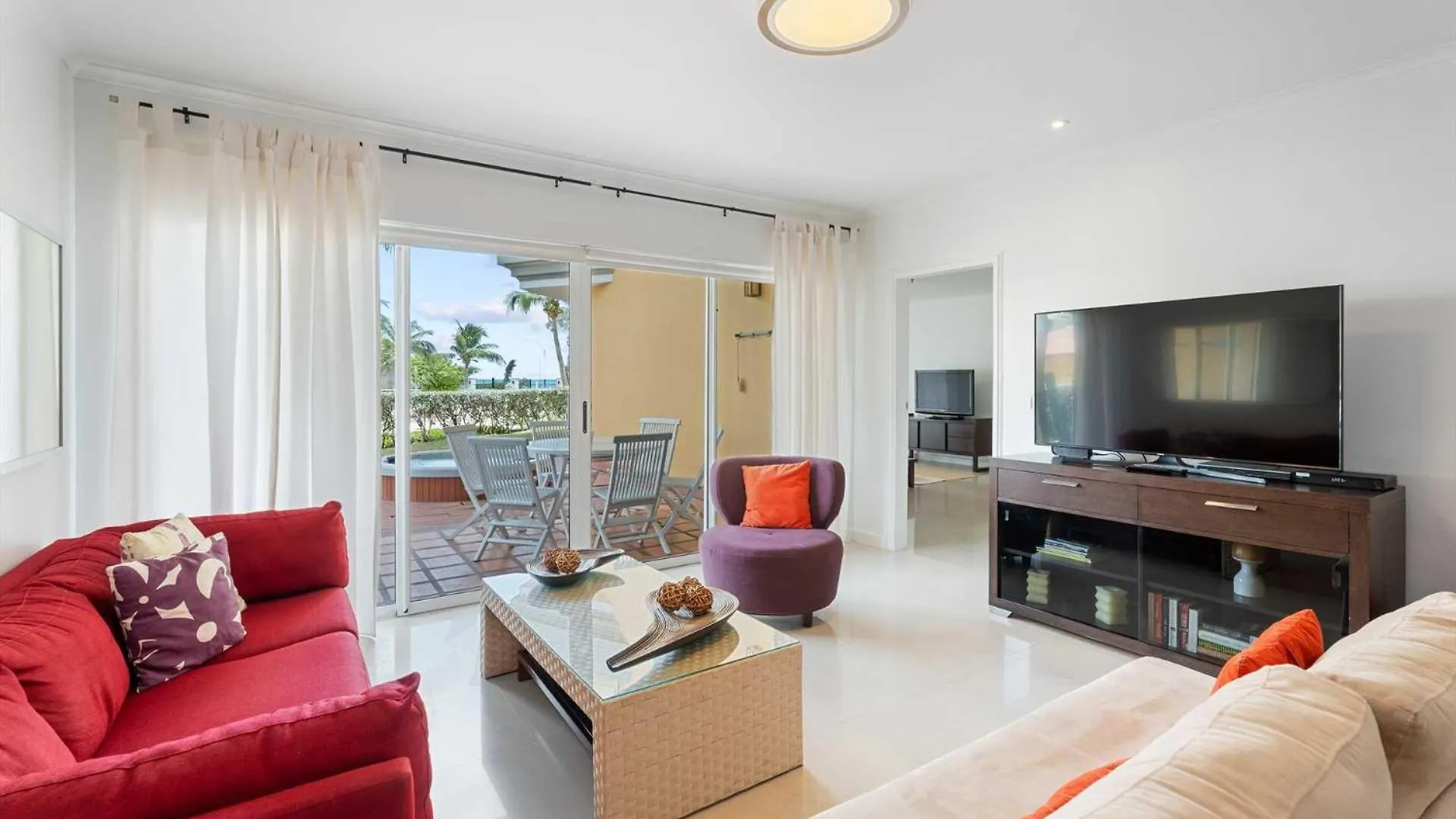 Vakantiehuis Beachfront - Beach Garden 1Br Condo - E124-2 Palm Beach Aruba