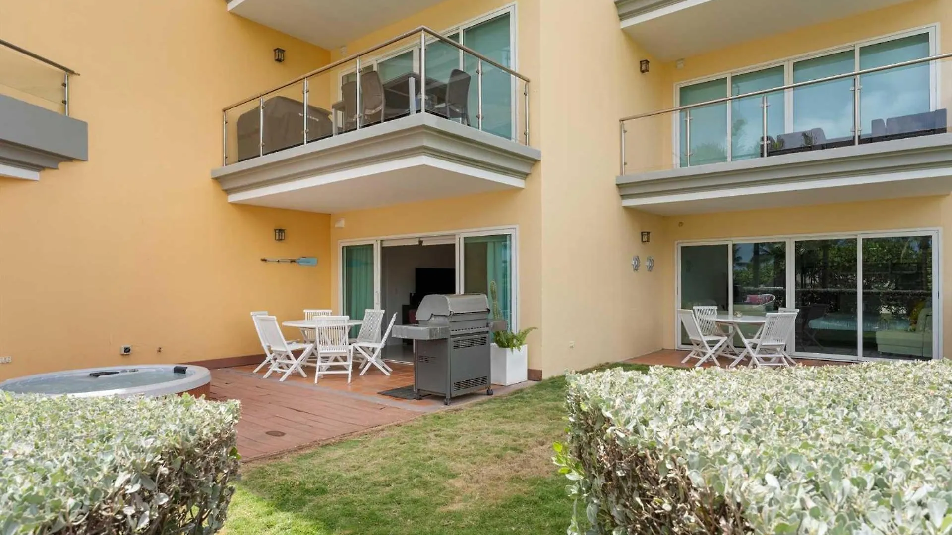Beachfront - Beach Garden 1Br Condo - E124-2 Palm Beach 0*,  Aruba