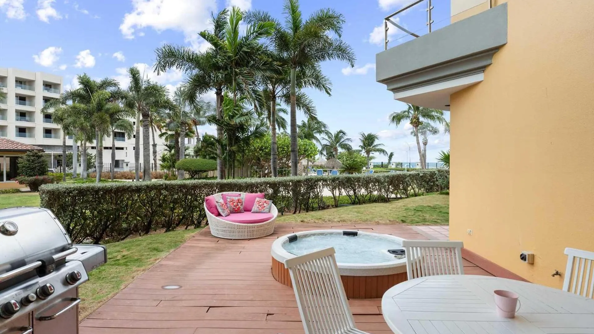 Beachfront - Beach Garden 1Br Condo - E124-2 Palm Beach 0*,  Aruba